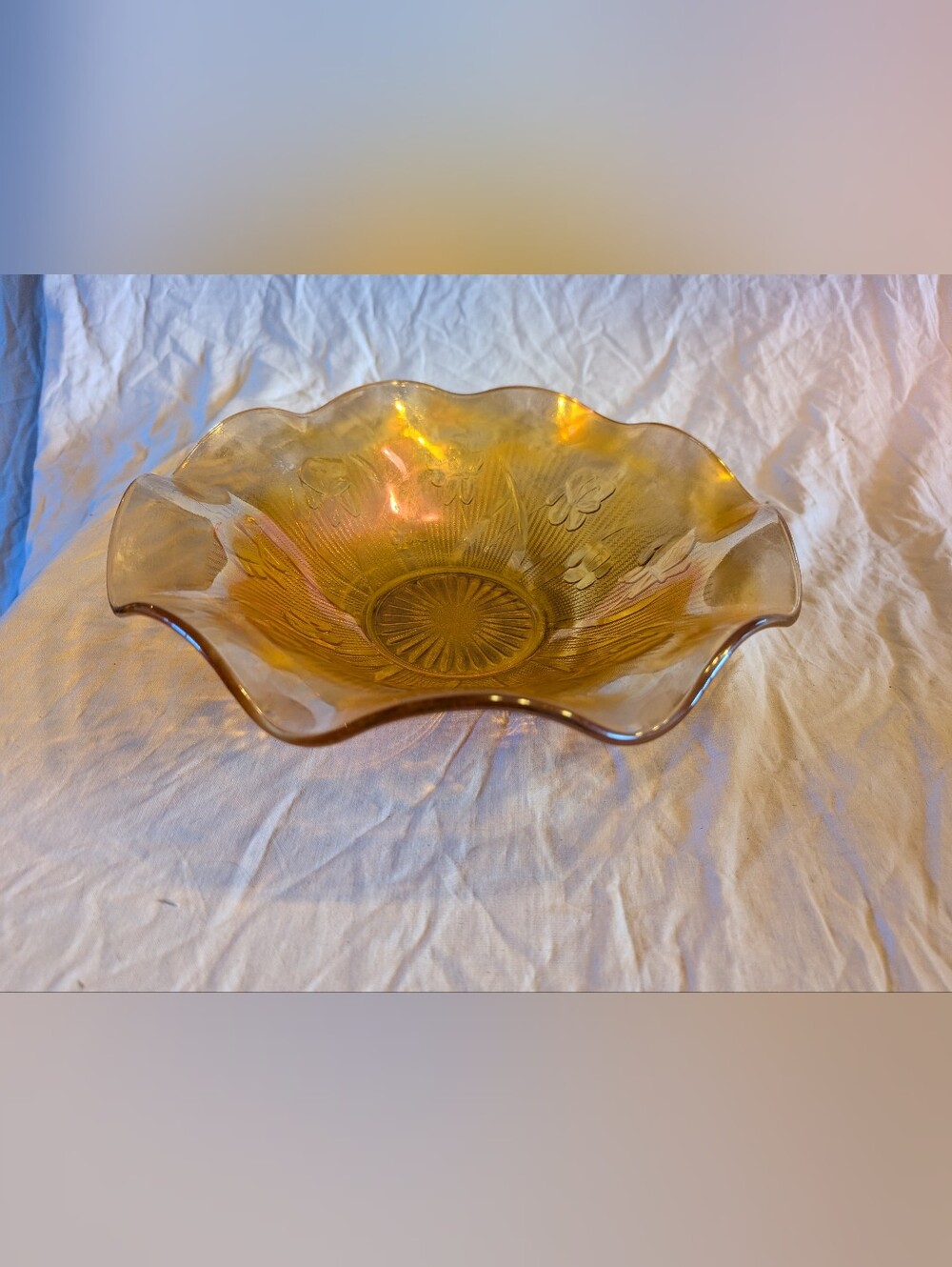 2/40$ Vintage Amber Iridescent Scalloped Glass Bowl
